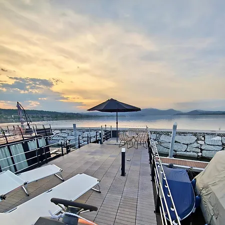 Botel Blue Lagoon Houseboat Castelletto sopra Ticino