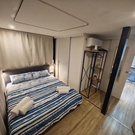 Botel Blue Lagoon Houseboat